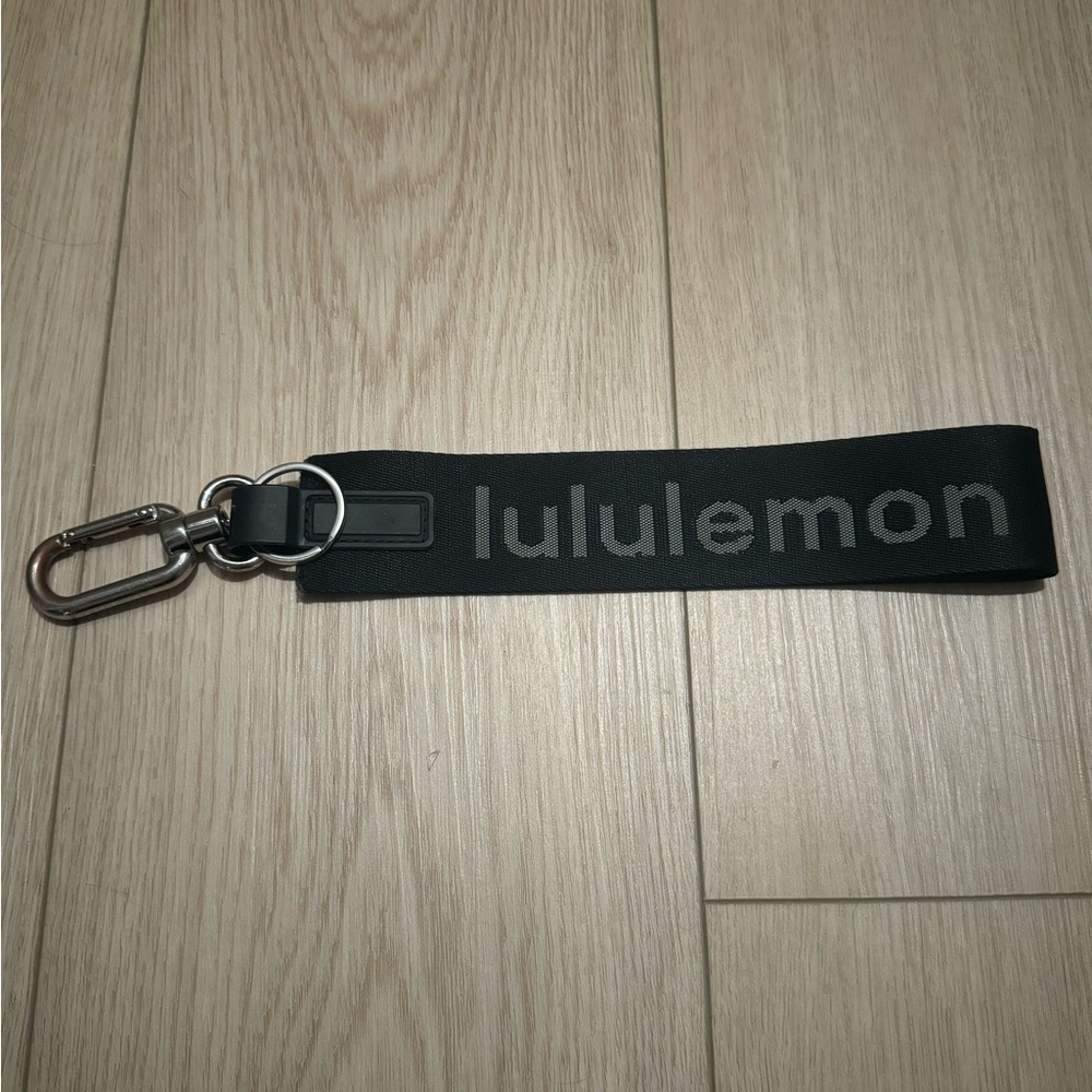 lululemon black keychain